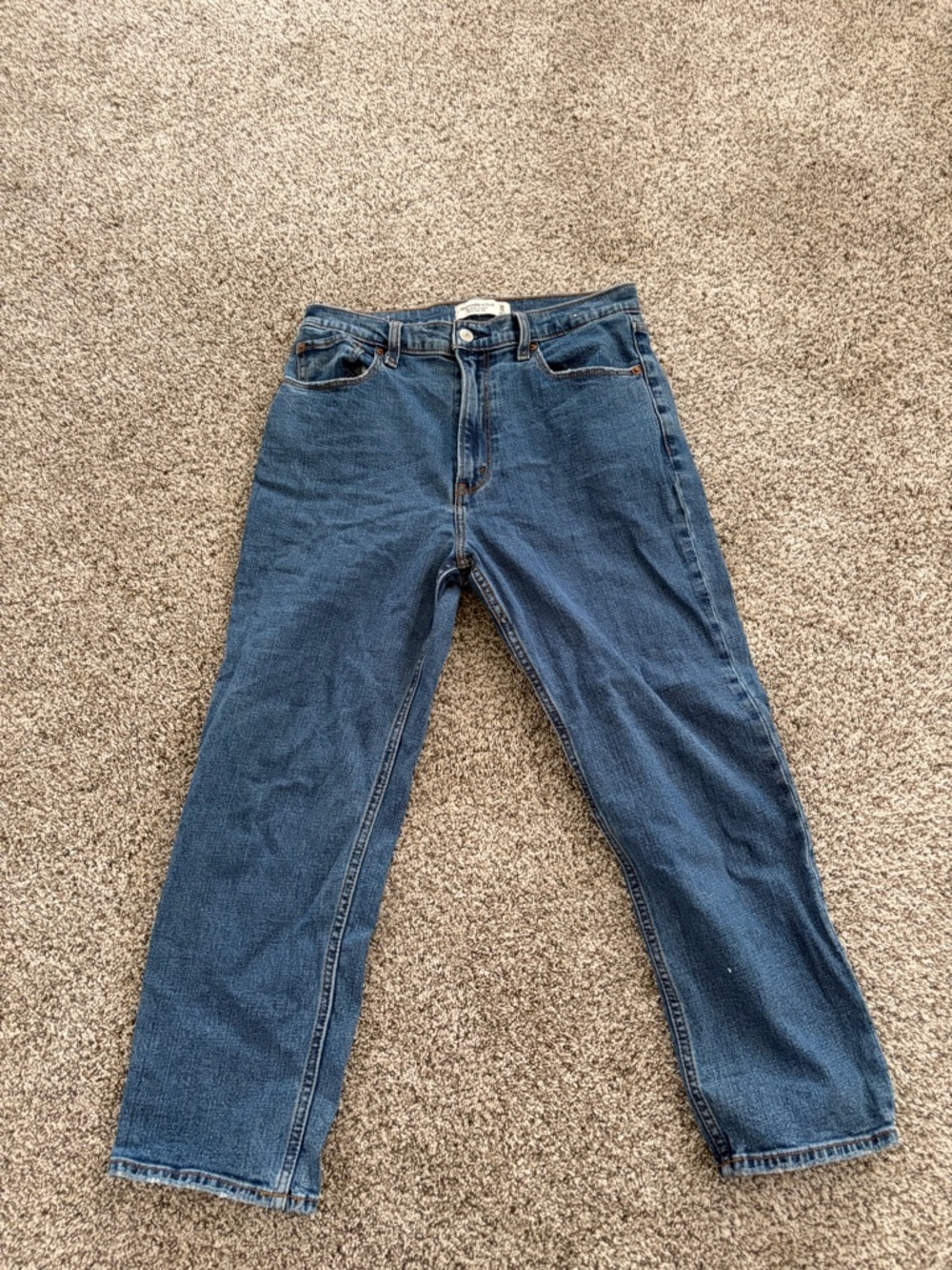 Abercrombie & Fitch
Ultra high rise jeans 
The ankle straight